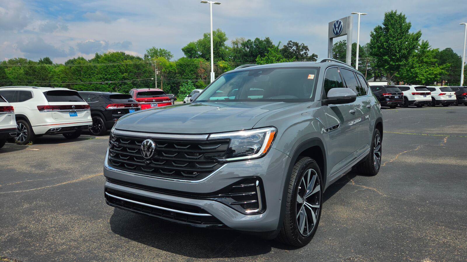 Certified 2025 Volkswagen Atlas SEL Premium R-Line AWD/4WD image 10