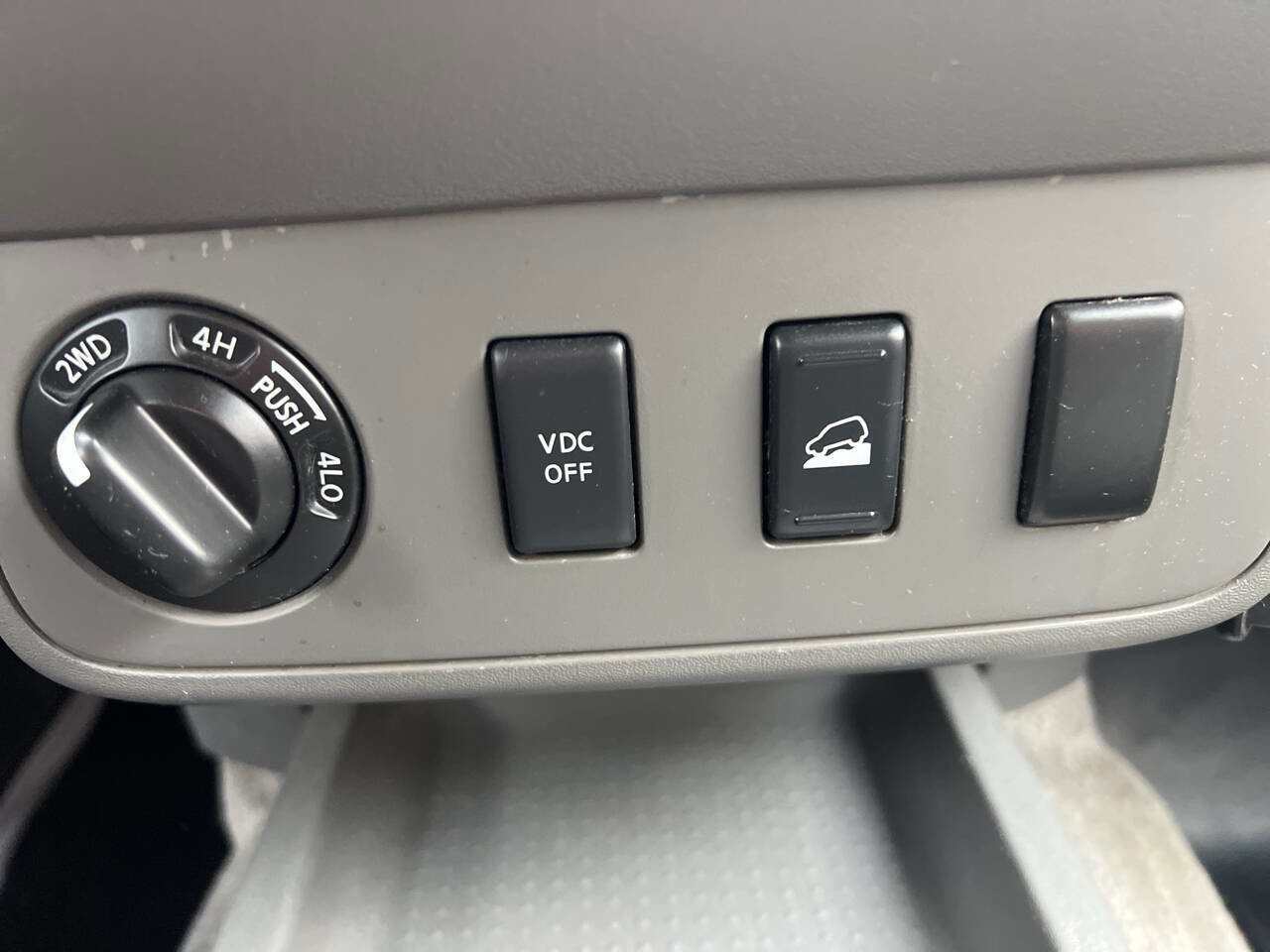 Used 2010 Nissan Frontier SE image 20