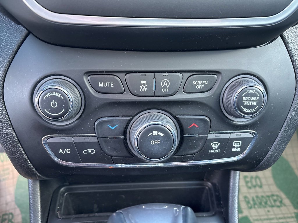 Used 2022 Jeep Cherokee Latitude w/ Sun & Sound Group image 27