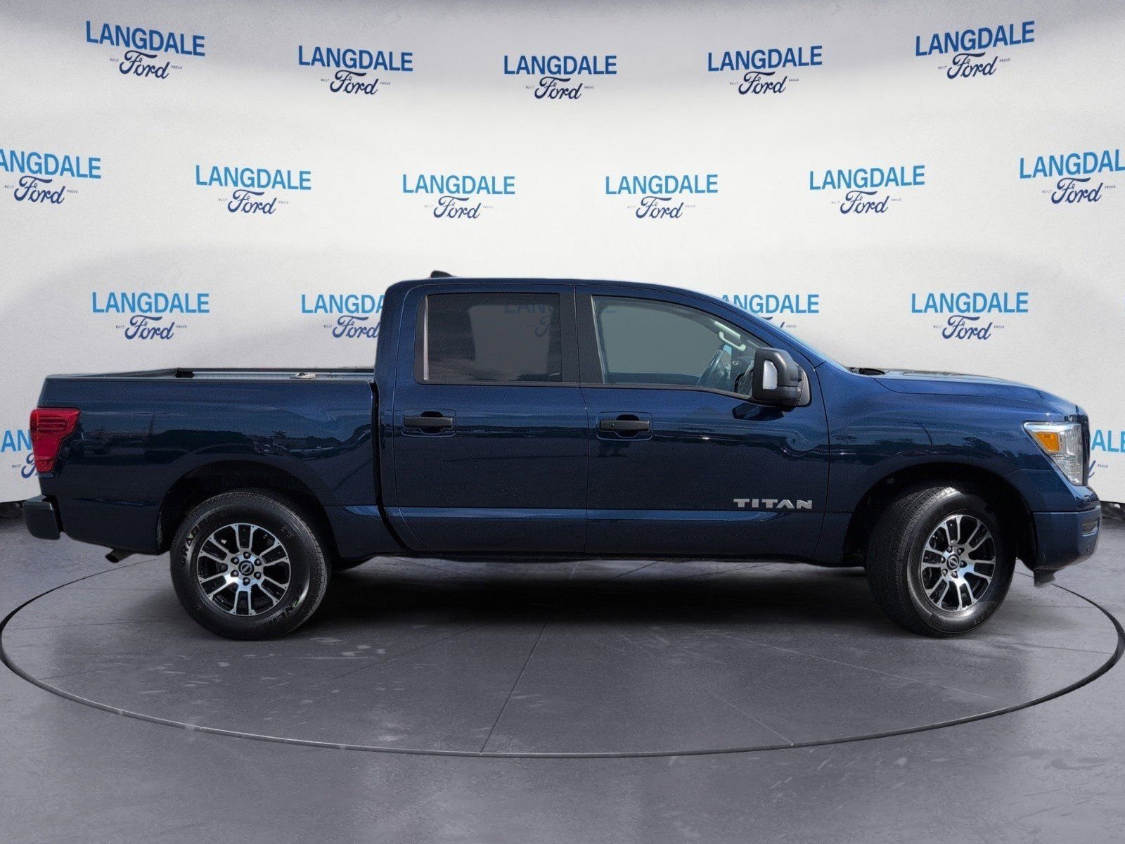 Used 2024 Nissan Titan SV w/ SV Convenience Package AWD/4WD image 23