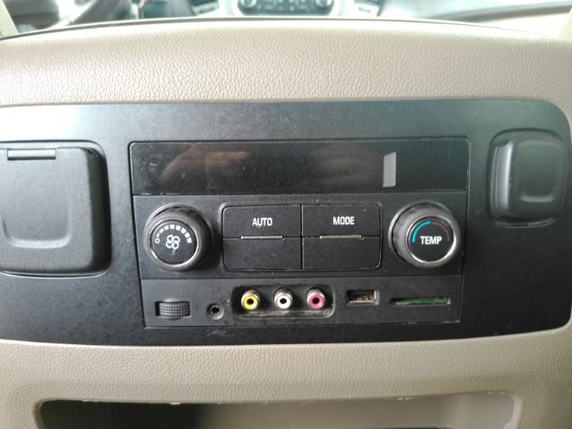 Used 2016 Chevrolet Suburban LT RWD image 31