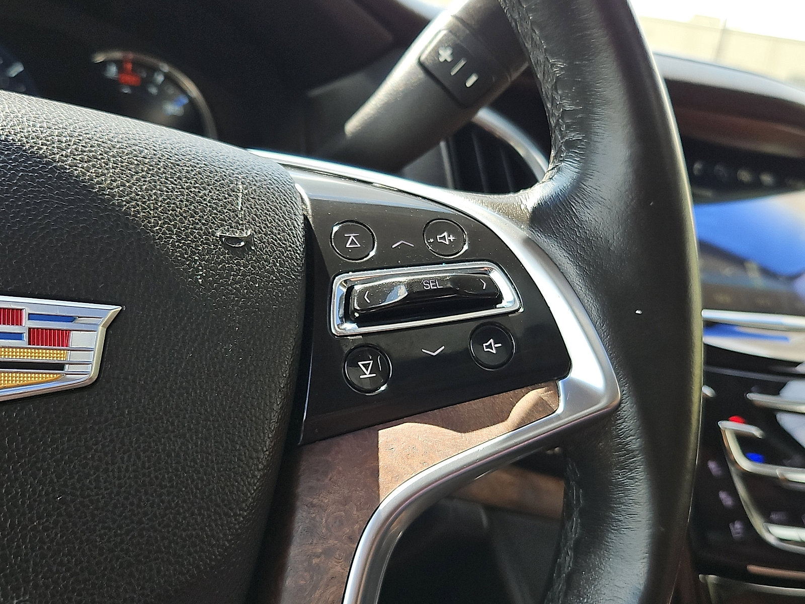 Used 2016 Cadillac Escalade Luxury AWD/4WD image 23