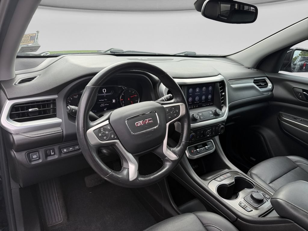 Used 2022 GMC Acadia SLT w/ Technology Package FWD image 11