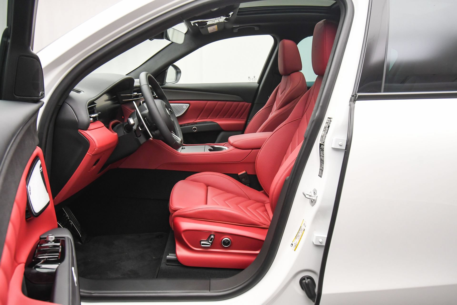 Used 2025 Maserati Grecale Modena AWD/4WD image 18