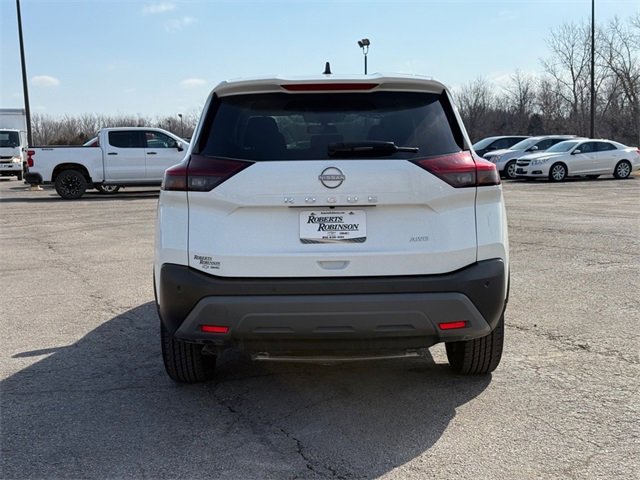 Used 2023 Nissan Rogue S image 4