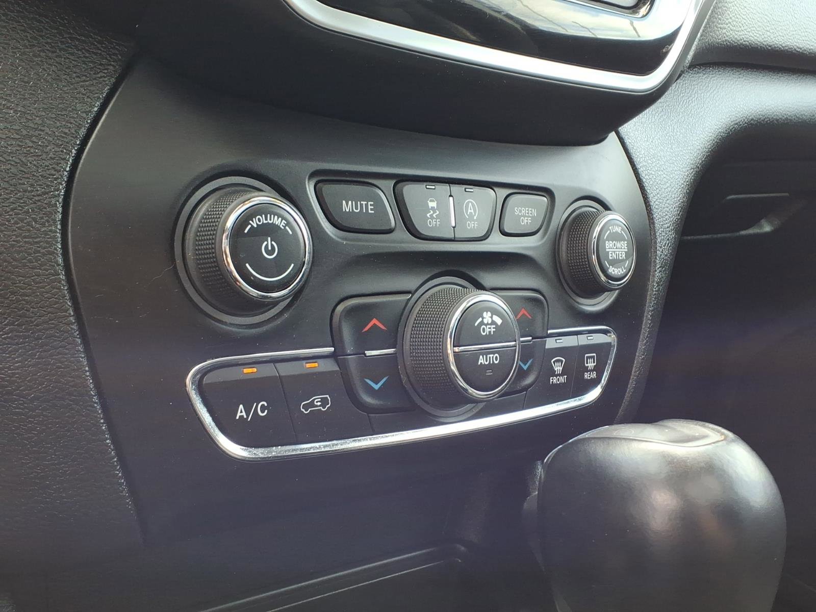 Used 2022 Jeep Cherokee Limited AWD/4WD image 14