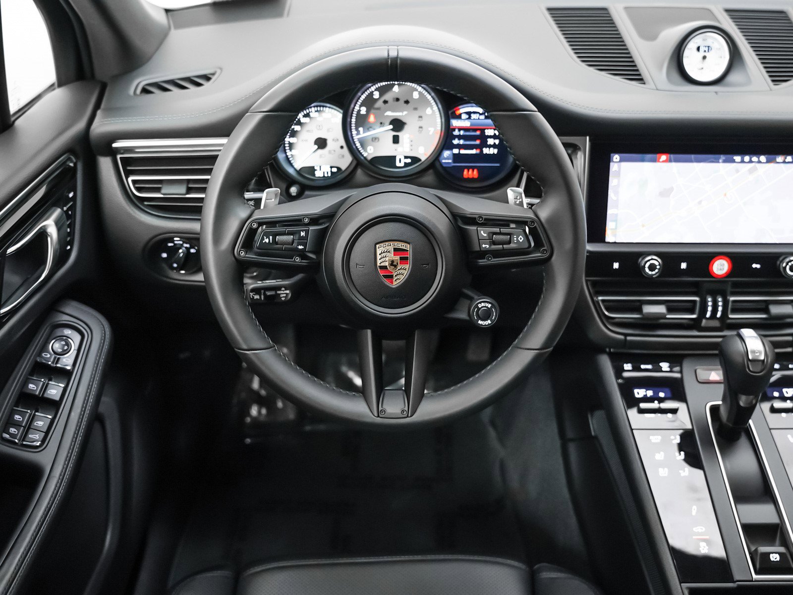 Used 2025 Porsche Macan Turbo image 16