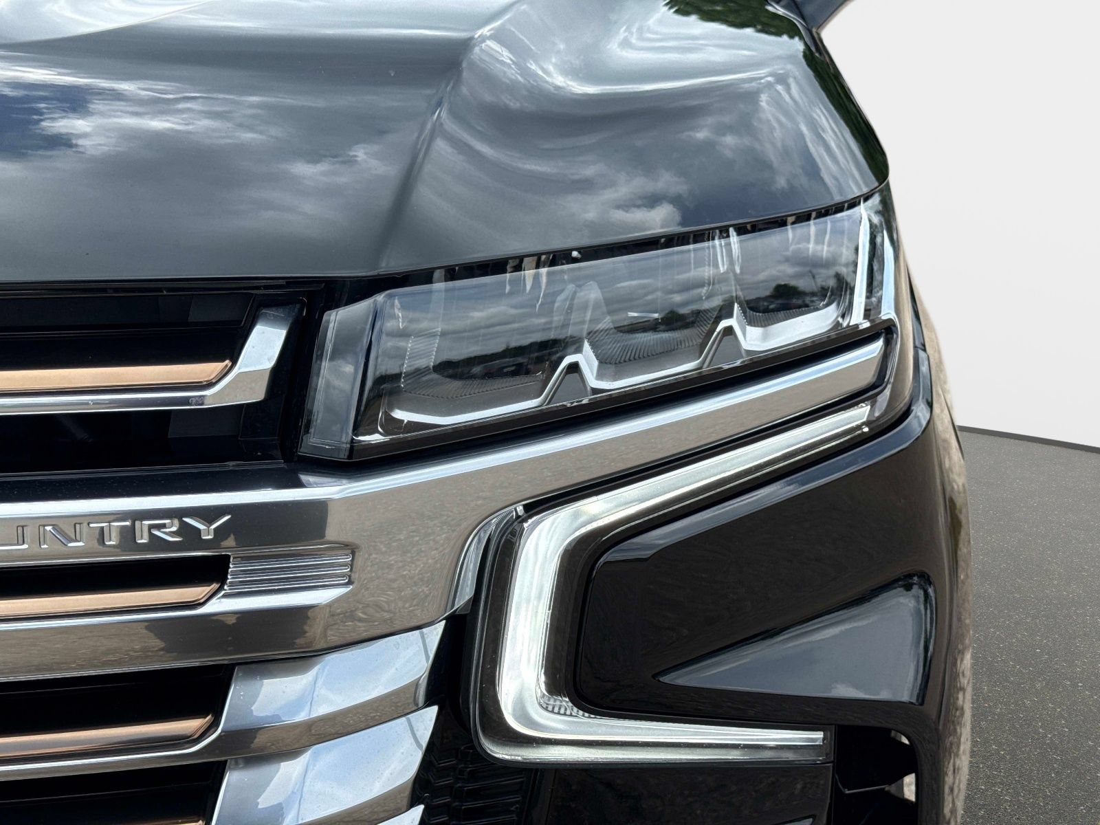 Used 2024 Chevrolet Tahoe High Country AWD/4WD image 9