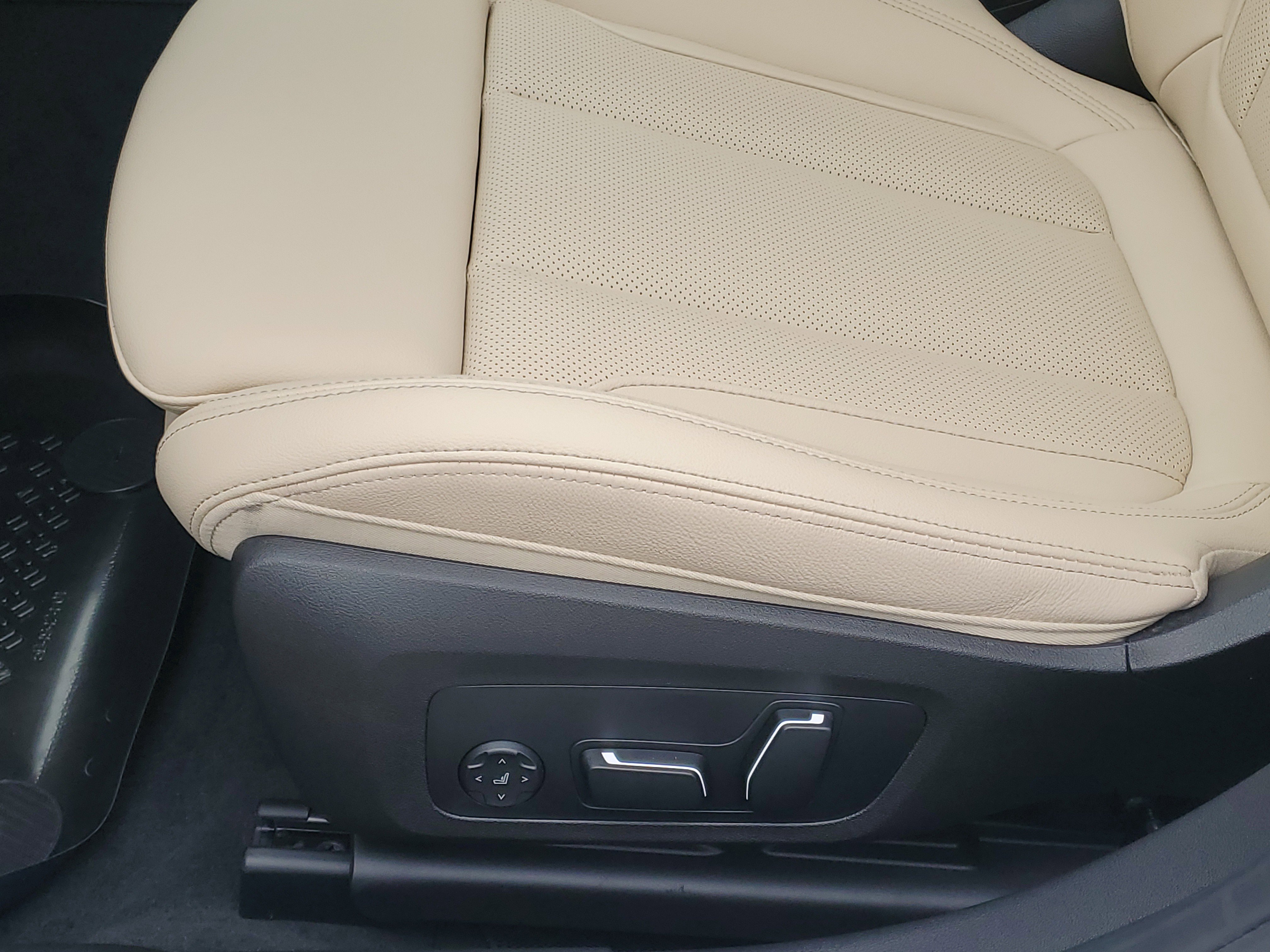 New 2026 BMW 330i xDrive Sedan w/ Premium Package image 9