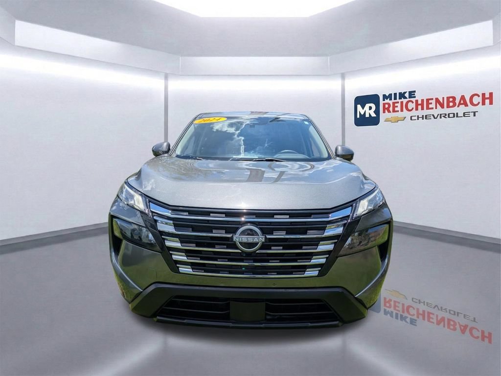 Used 2024 Nissan Rogue SV AWD/4WD image 9