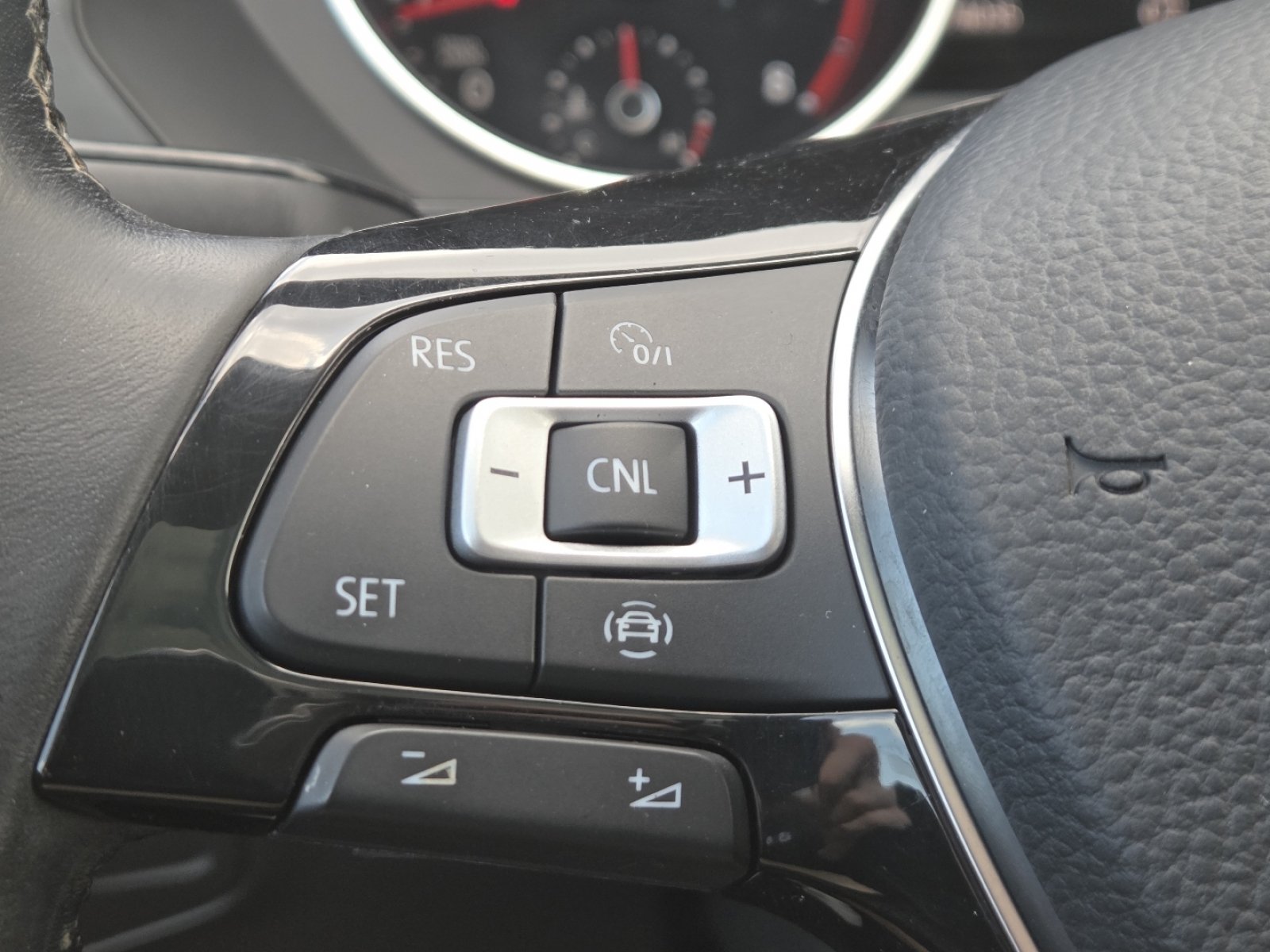Used 2019 Volkswagen Tiguan SE w/ Panoramic Sunroof Package AWD/4WD image 29