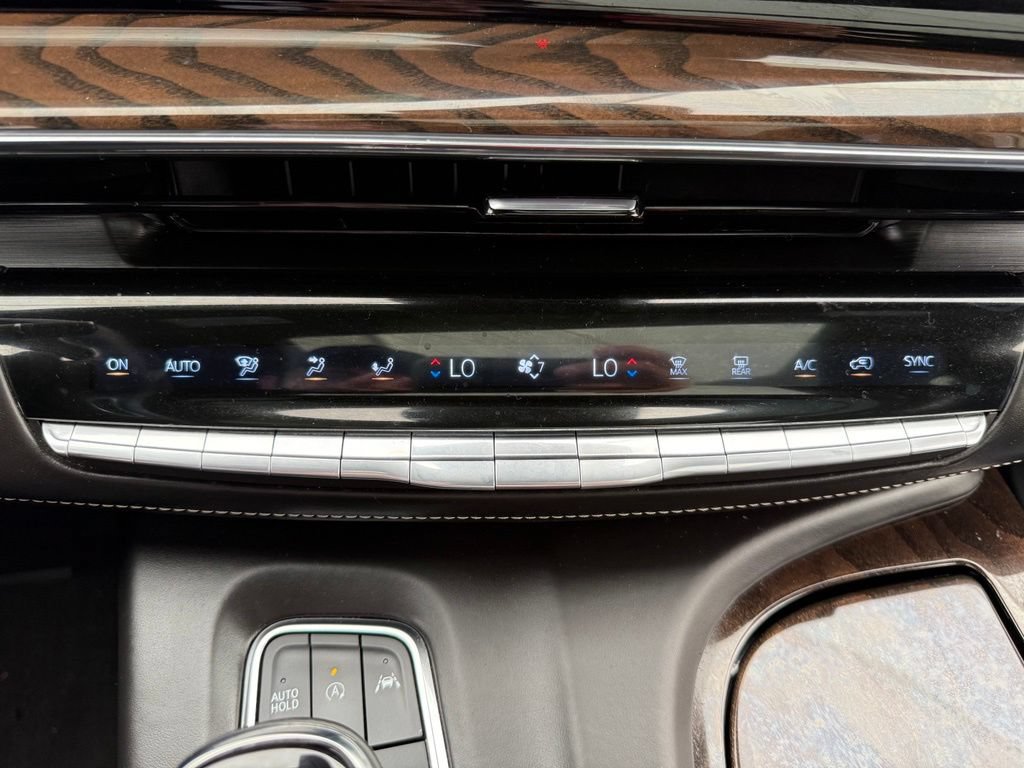 Used 2024 Cadillac Escalade Sport Platinum w/ LPO, ONYX Package AWD/4WD image 43