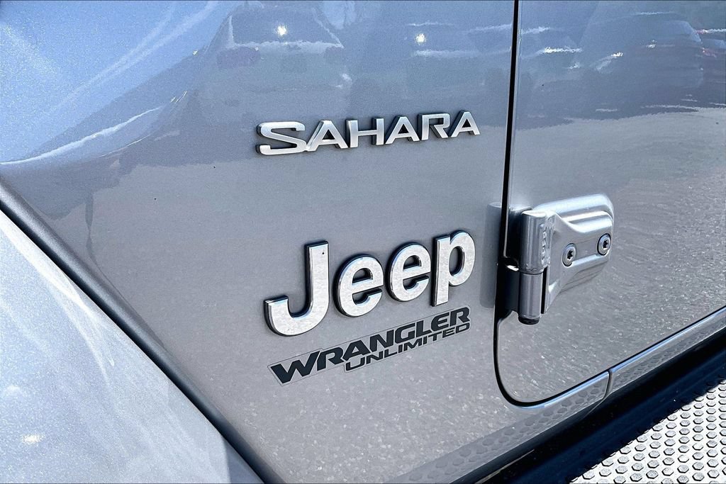 Used 2018 Jeep Wrangler Unlimited Sahara AWD/4WD image 24