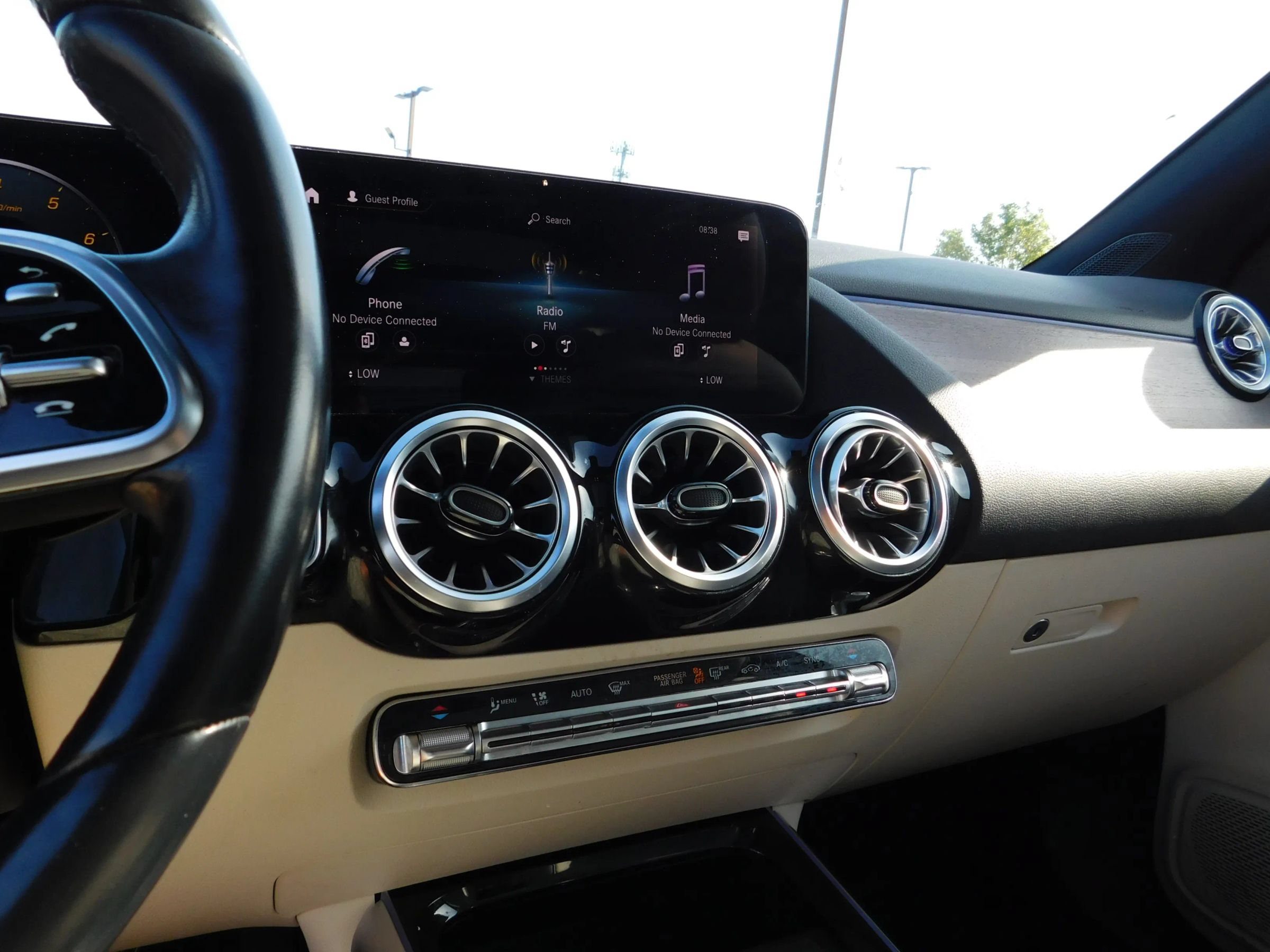 Used 2023 Mercedes-Benz GLA 250 4MATIC w/ Premium Package image 19