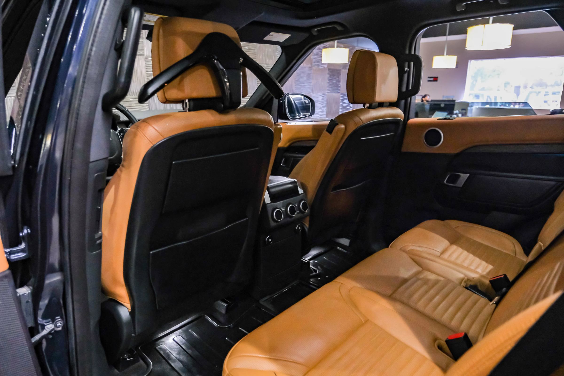 Used 2019 Land Rover Discovery HSE Luxury image 34