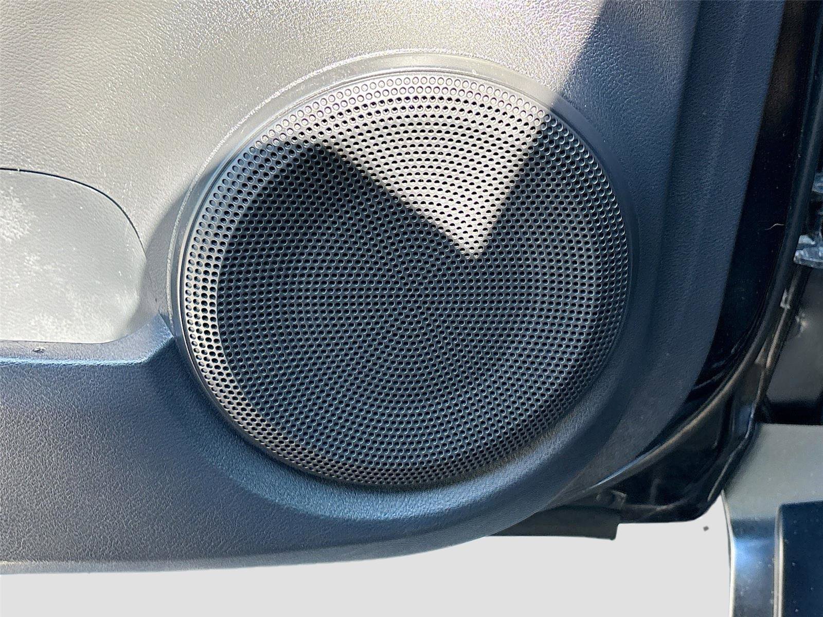 Used 2018 Nissan Kicks SR image 18