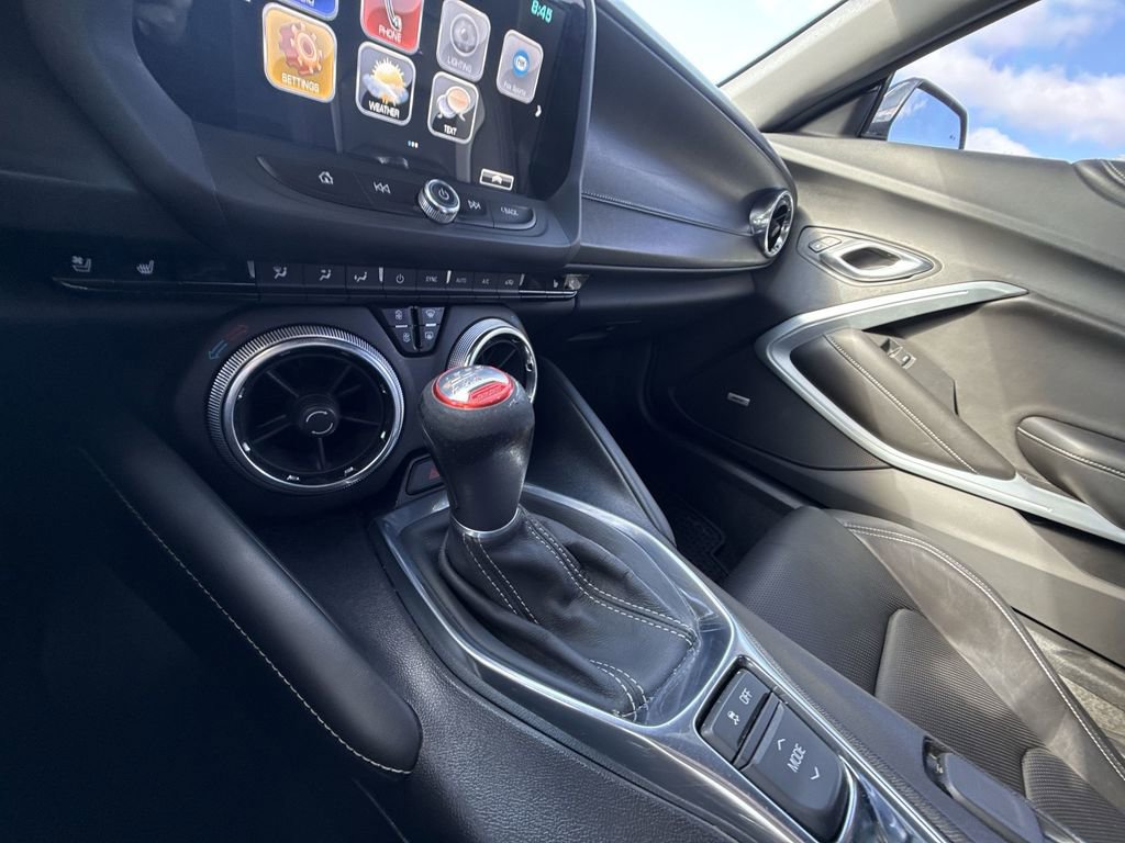 Used 2018 Chevrolet Camaro SS w/ LPO RS/SS Interior Package image 22