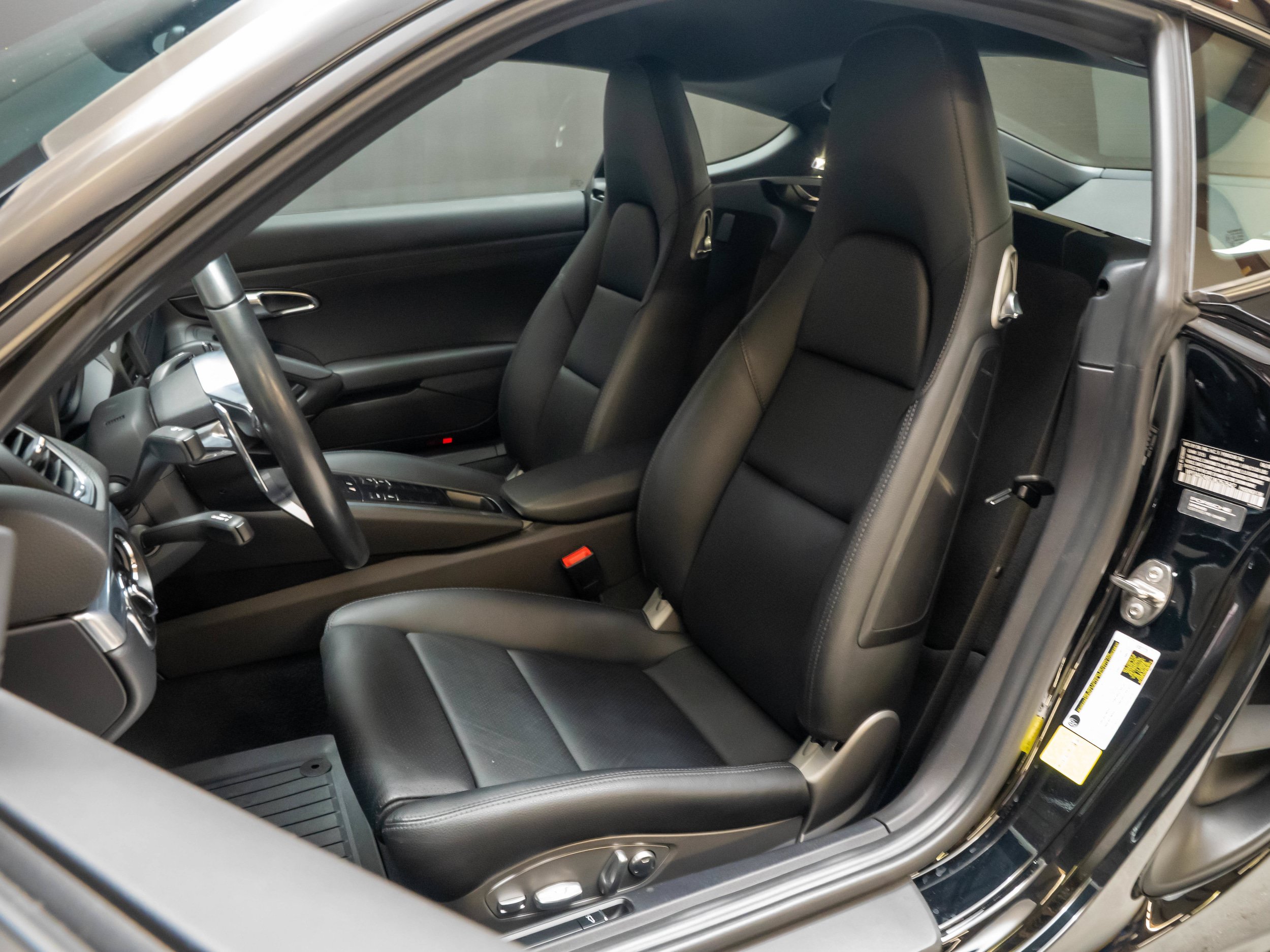 Certified 2018 Porsche 718 Cayman RWD image 5