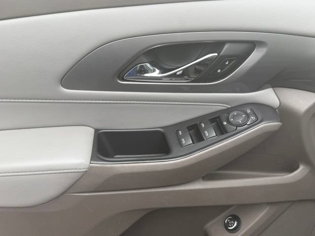 Used 2021 Chevrolet Traverse LT FWD image 25