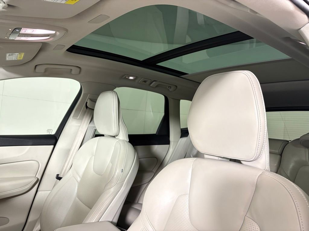 Used 2022 Volvo XC60 B6 Inscription w/ Advanced Package image 18