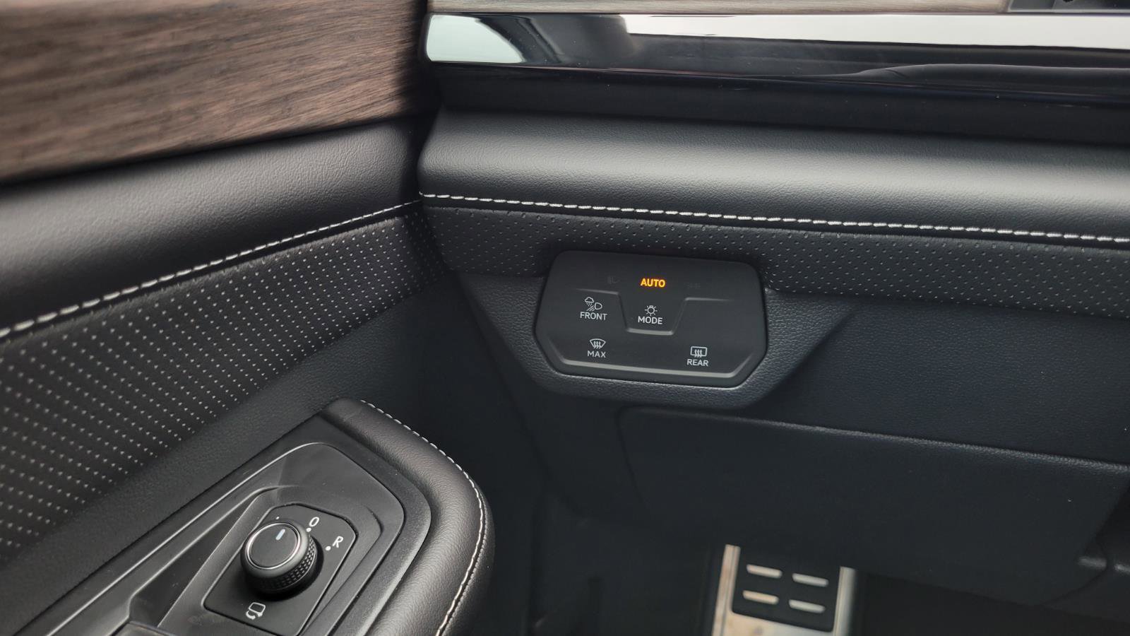 New 2026 Volkswagen Atlas SEL Premium R-Line image 26