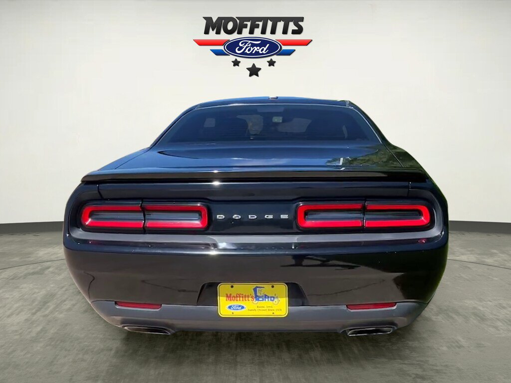 Used 2017 Dodge Challenger R/T RWD image 4