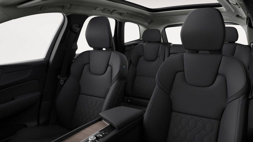 New 2027 Volvo XC60 T8 Plus AWD/4WD image 7