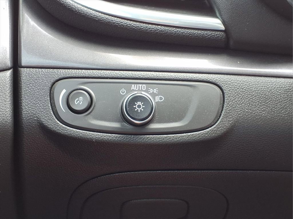 Used 2022 Buick Encore Preferred w/ Safety Package image 19