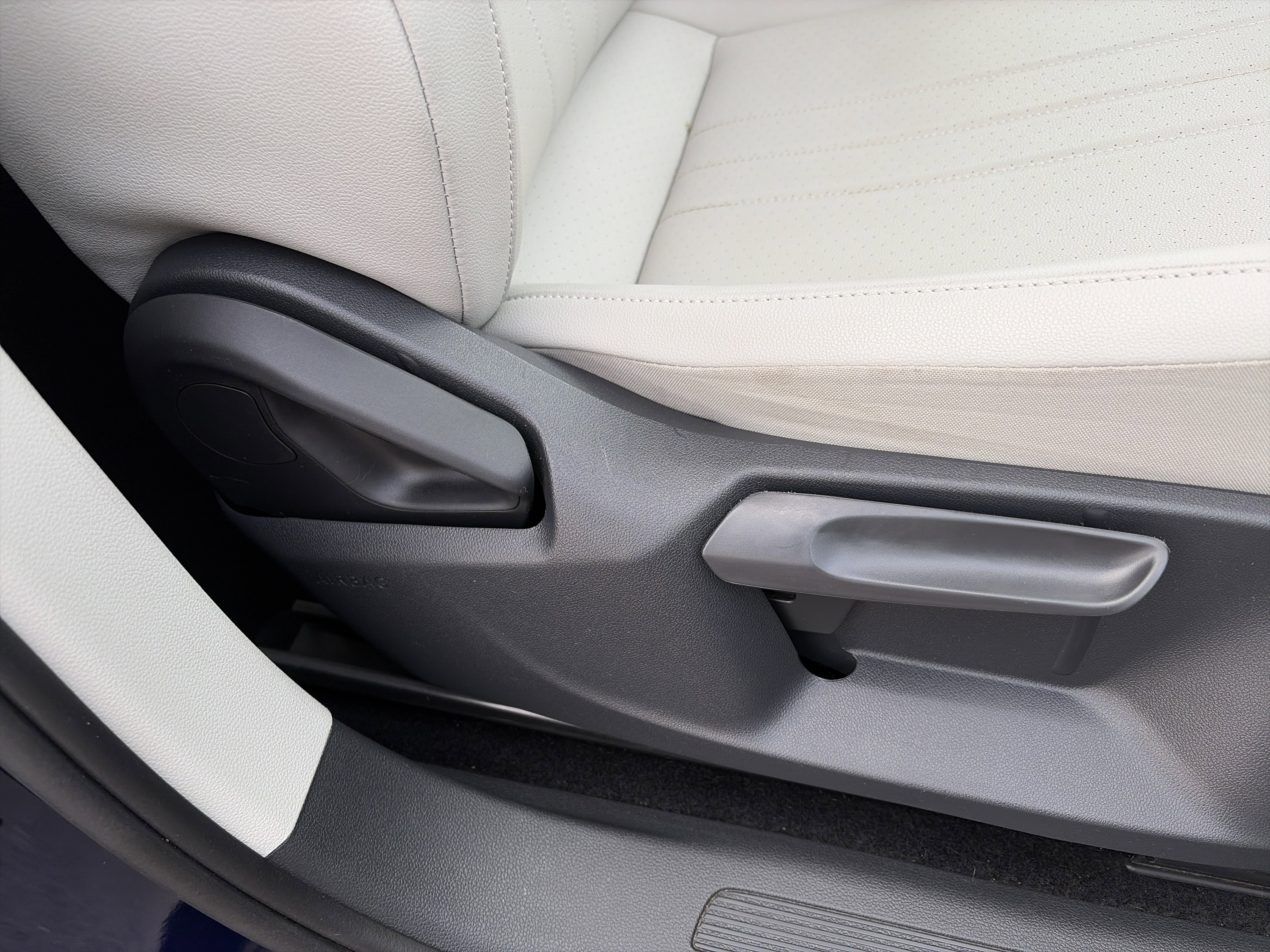 Used 2022 Volkswagen Tiguan SE image 29