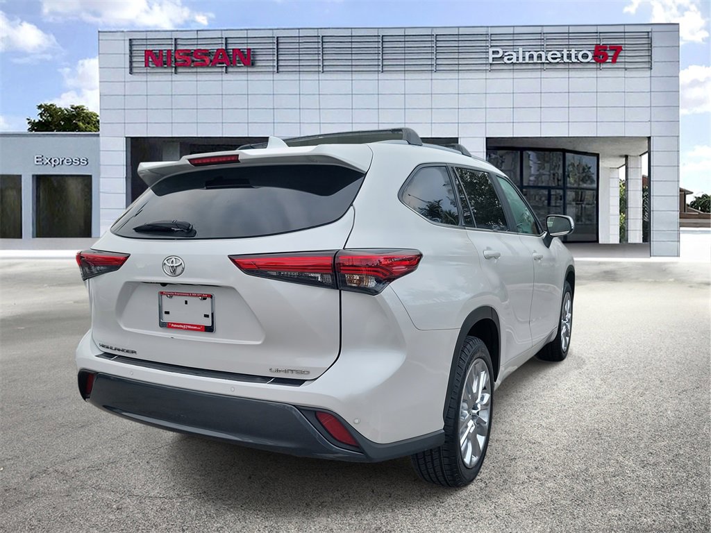 Used 2023 Toyota Highlander Limited image 6
