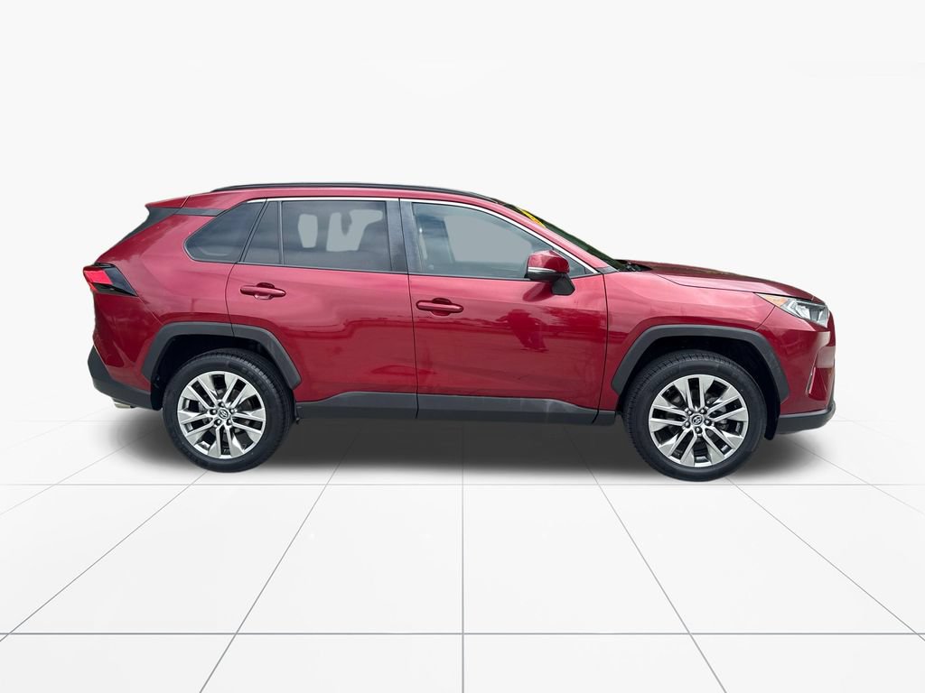 Used 2019 Toyota RAV4 XLE Premium AWD/4WD image 9