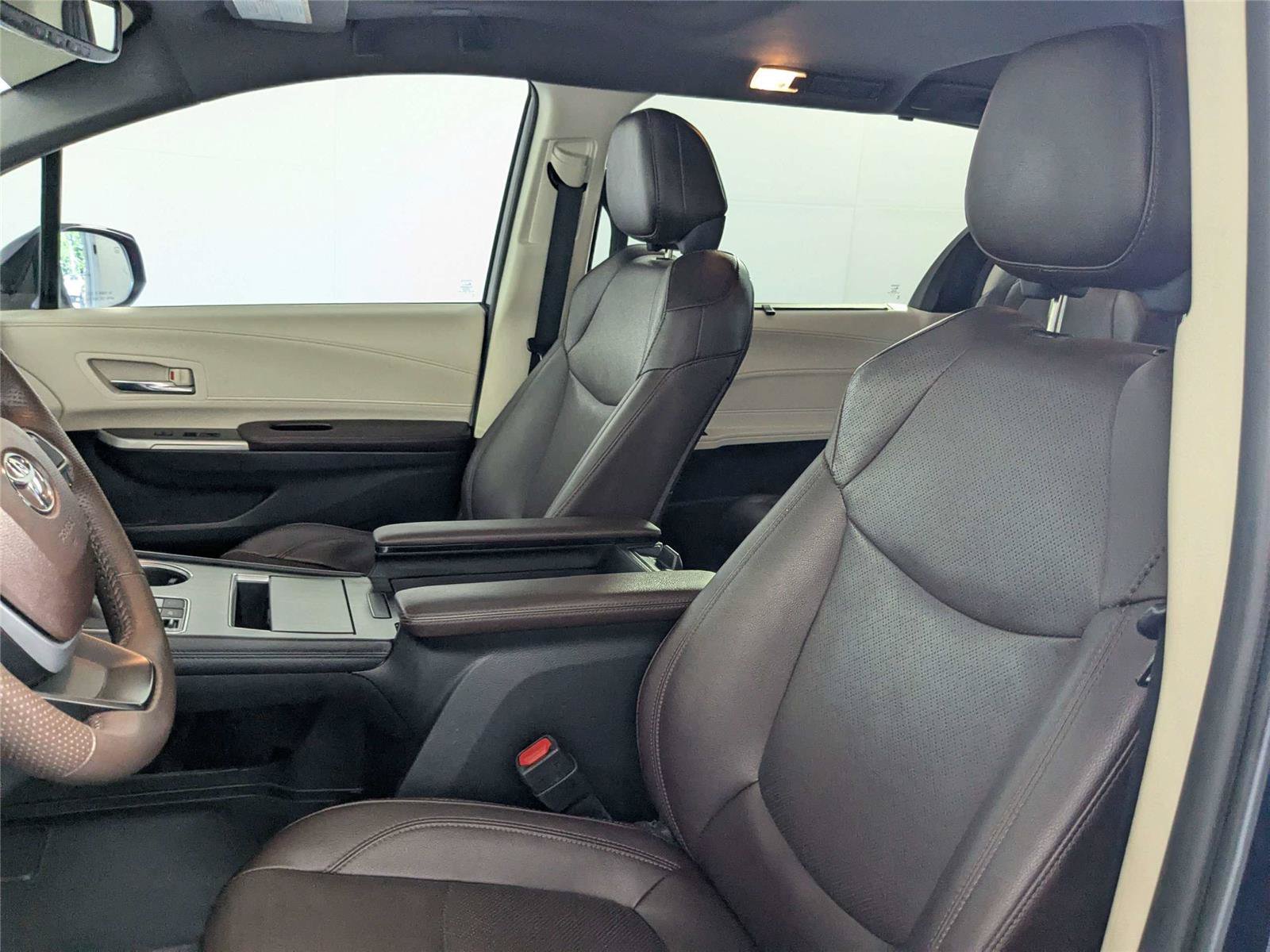 Certified 2022 Toyota Sienna Platinum FWD image 12