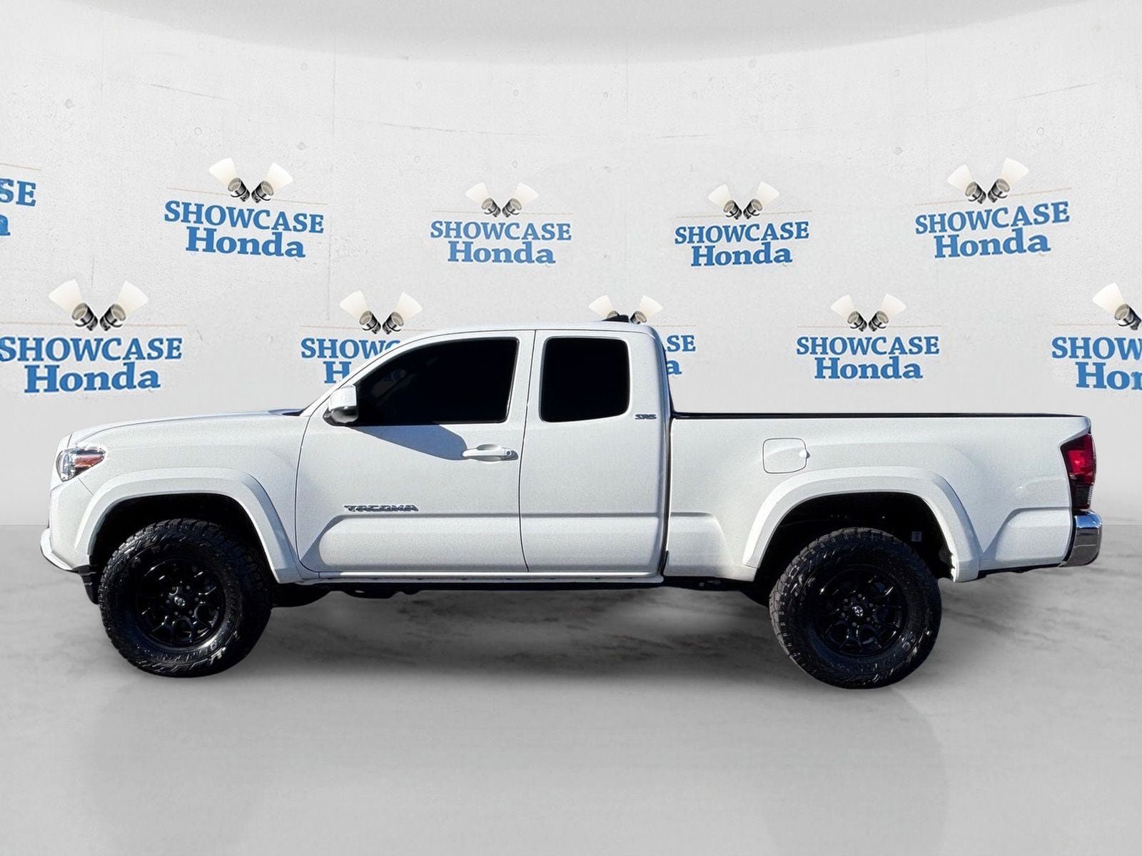 Used 2021 Toyota Tacoma SR5 AWD/4WD image 4