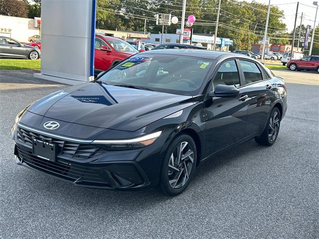 Certified 2025 Hyundai Elantra Sport w/ Cargo Package image 7