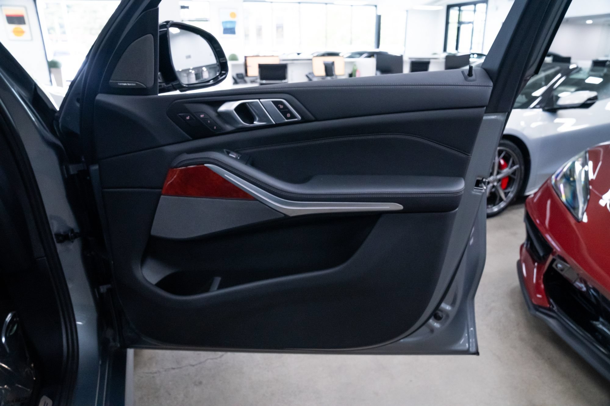 Used 2024 BMW ALPINA XB7 AWD/4WD image 26