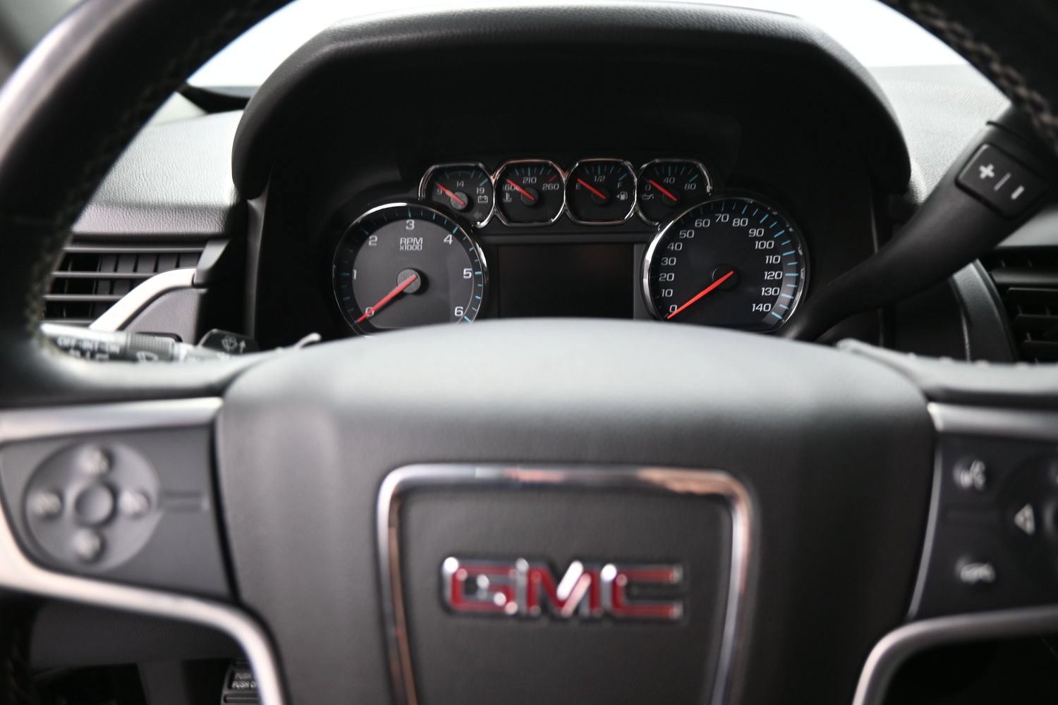 Used 2019 GMC Yukon SLE w/ SLE Value Package AWD/4WD image 16