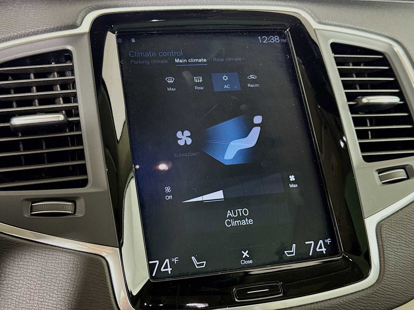 Used 2019 Volvo XC90 T5 Momentum w/ Multimedia Package AWD/4WD image 17