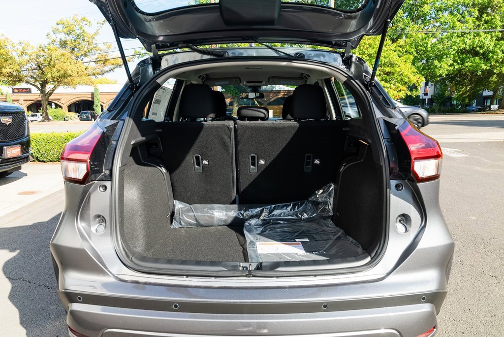 New 2025 Nissan Kicks Play S image 7