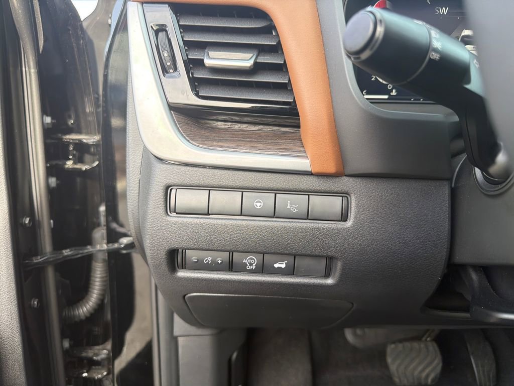 Certified 2024 Nissan Rogue Platinum w/ Platinum Premium Package FWD image 33