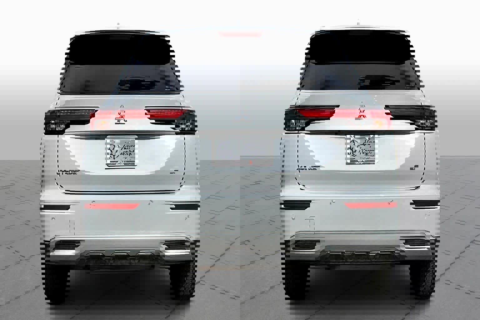 Used 2023 Mitsubishi Outlander SE image 4