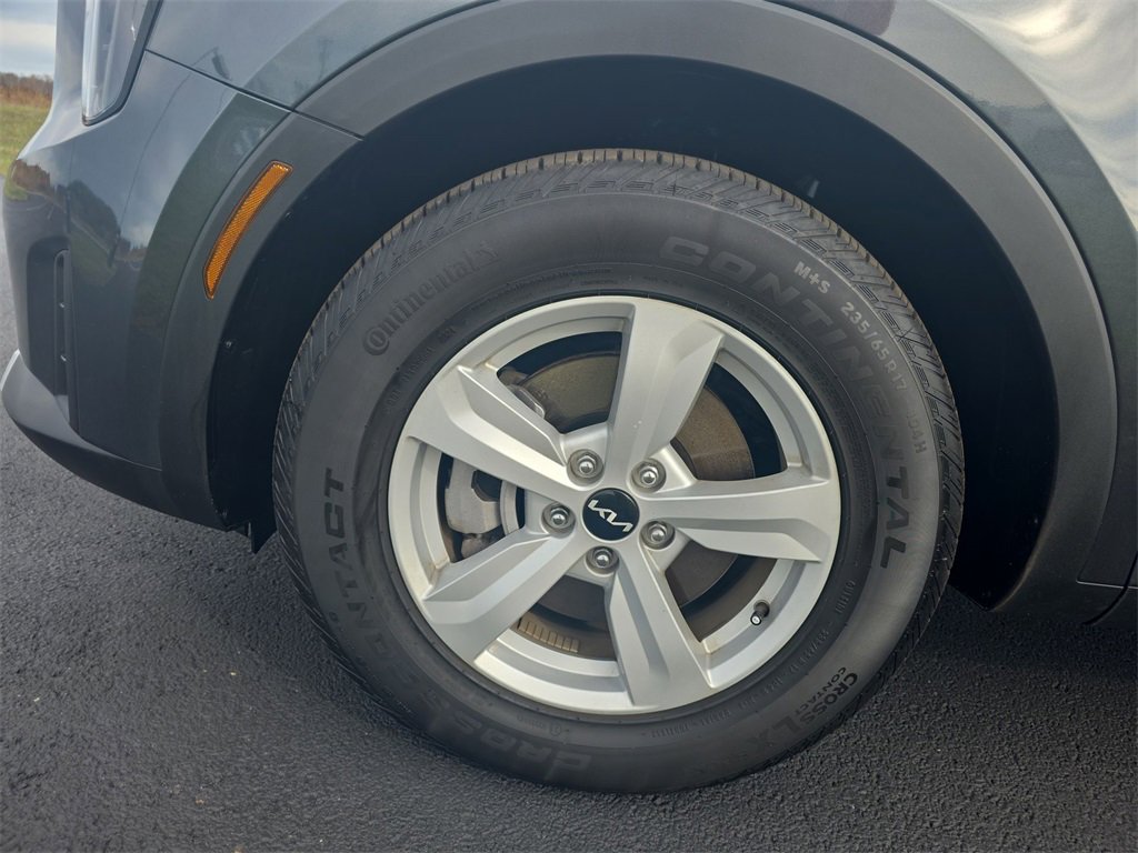 Used 2025 Kia Sorento LX image 10