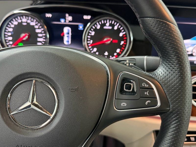 Used 2018 Mercedes-Benz E 400 4MATIC Sedan w/ Premium 2 Package (Q02) image 25