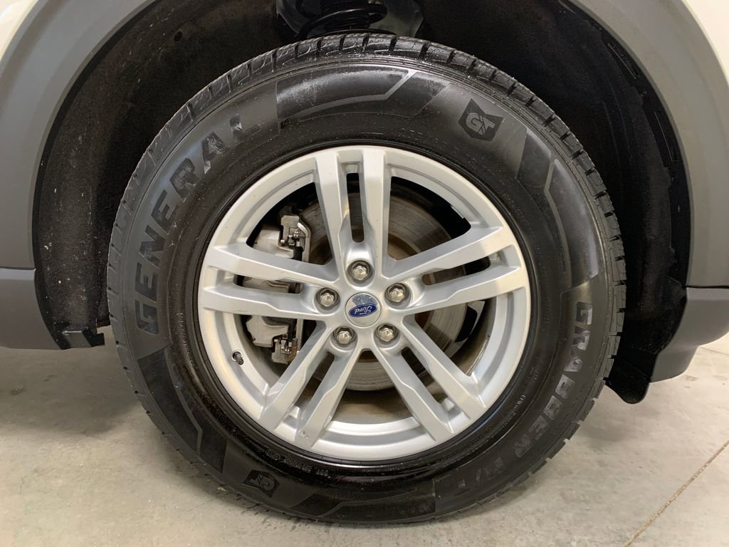 Used 2022 Ford Explorer XLT image 28