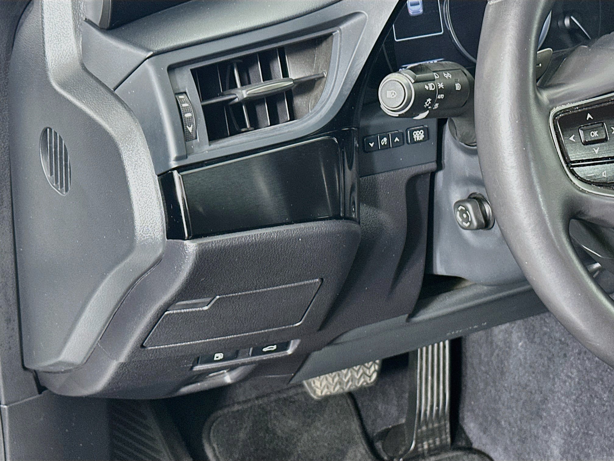 Used 2022 Lexus ES 300h w/ Premium Package FWD image 17