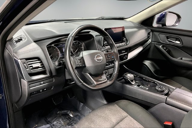 Used 2025 Nissan Rogue SV AWD/4WD image 16