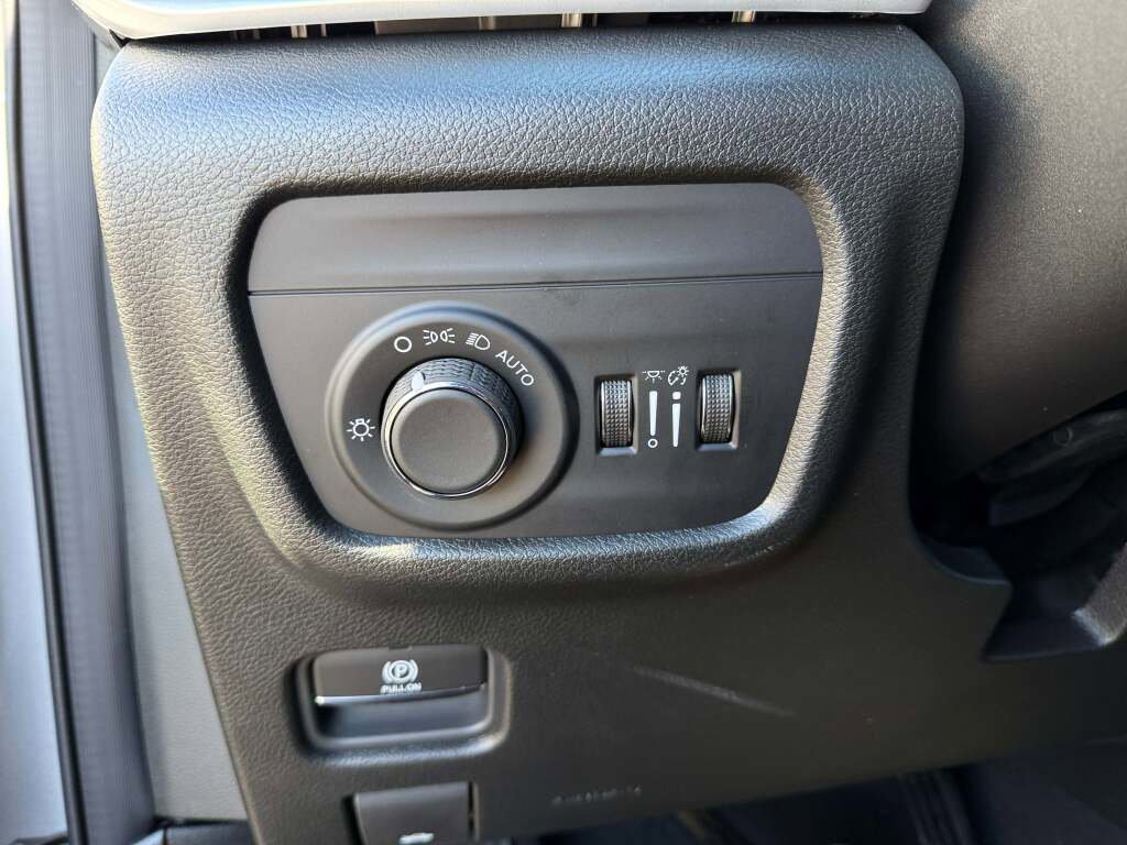 New 2026 Jeep Grand Cherokee Altitude image 28