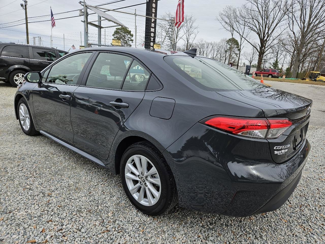Used 2024 Toyota Corolla LE w/ LE Convenience Package image 3