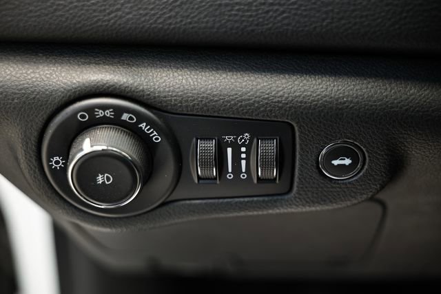 Used 2015 Chrysler 200 S w/ Navigation & Sound Group I image 18