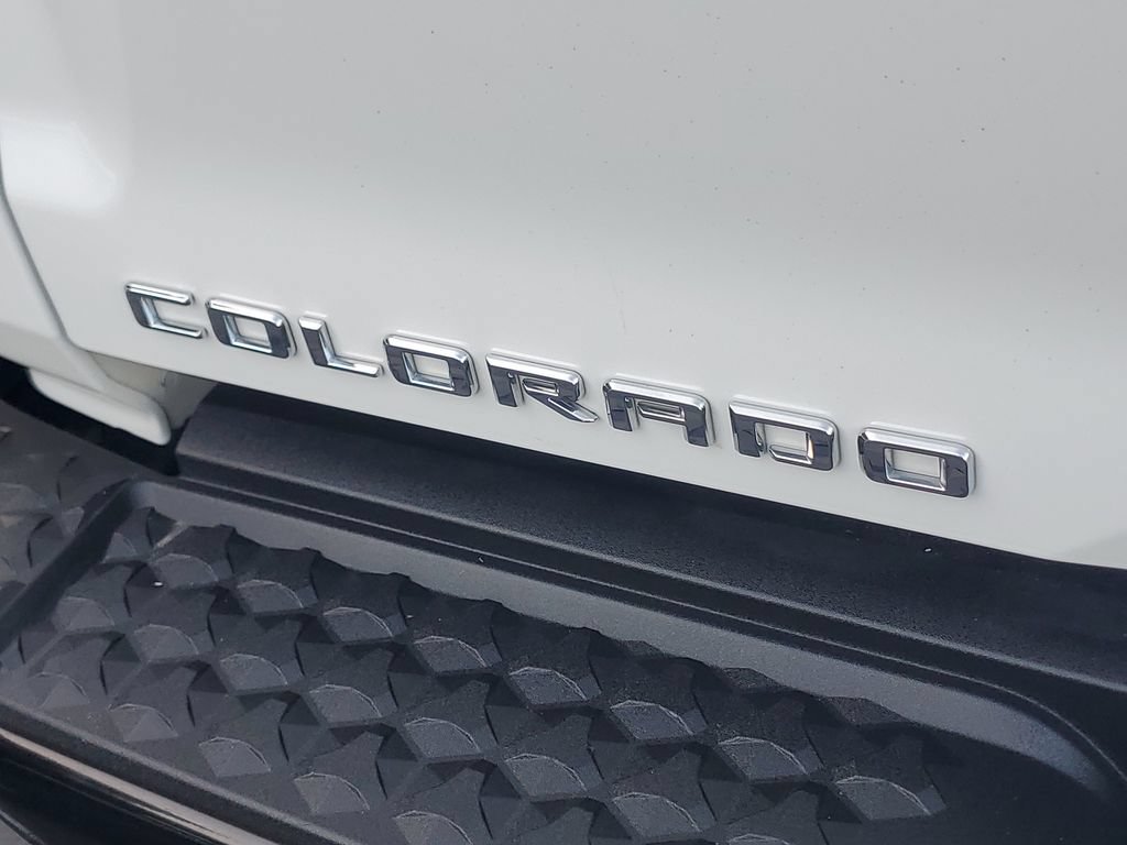 Used 2024 Chevrolet Colorado W/T w/ Technology Package RWD image 9