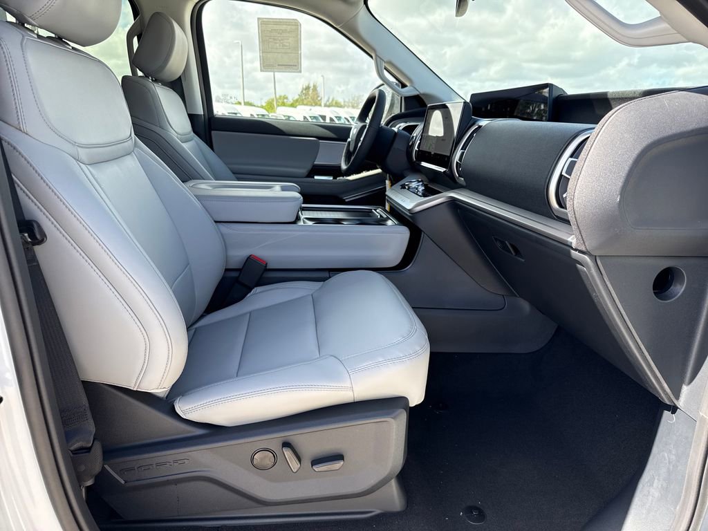 New 2026 Ford Expedition Active image 22